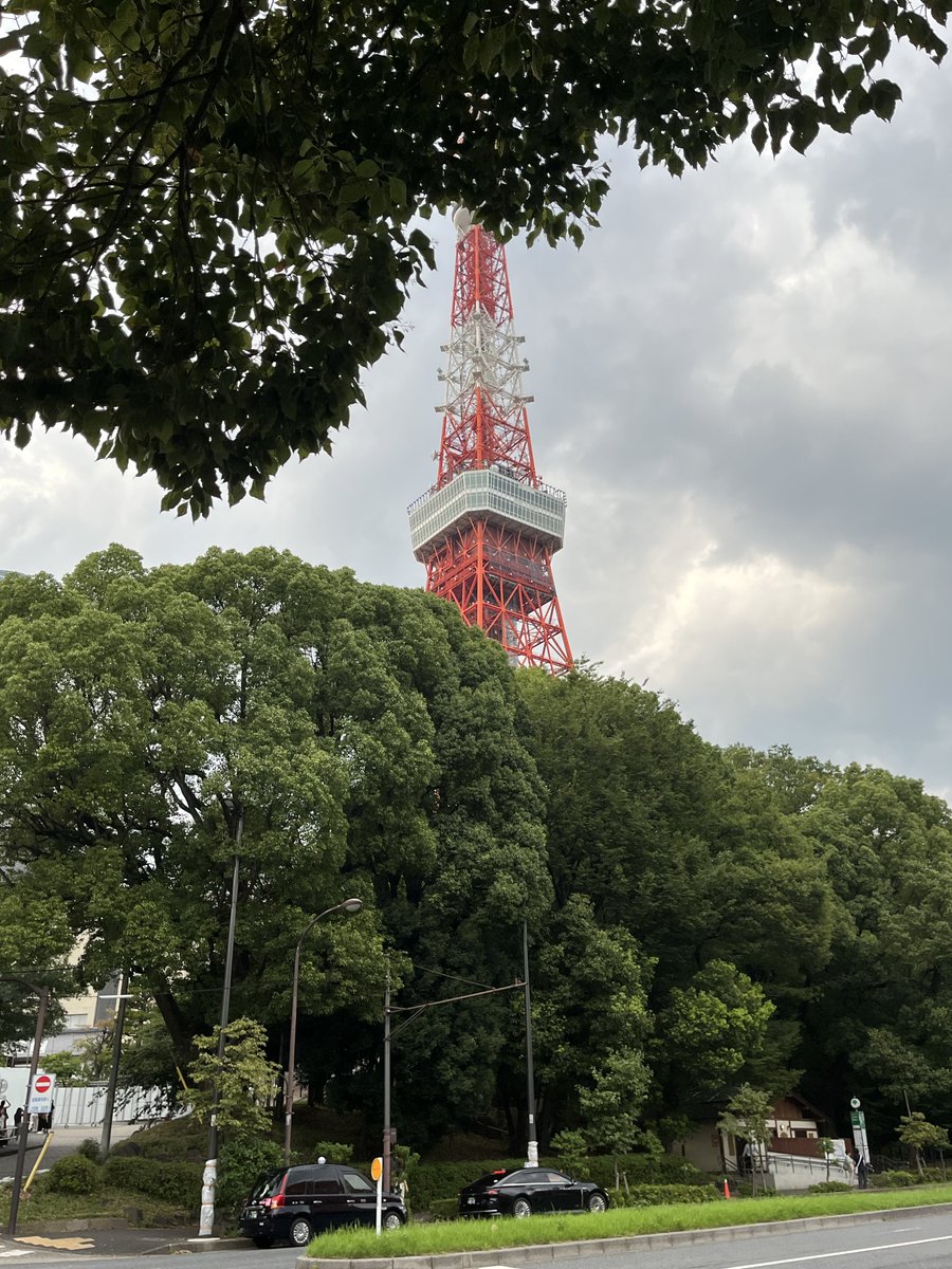 GNNando115's tweet photo. 今日、新宿寄る予定を急遽変更してサーヴェロの試乗会をやってるCOG TOKYOさんへ。
R5、新型ソロイスト、そして待ってる間でLOOKの 785 HUEZ RSも。
個人的には自分には少し硬くて脚削るけど1番刺激的だったのがR5で、それに対してバランスが良かったのが785。
ソロイストは良いが少し埋もれるって感じ https://t.co/mwoYDZfoFd