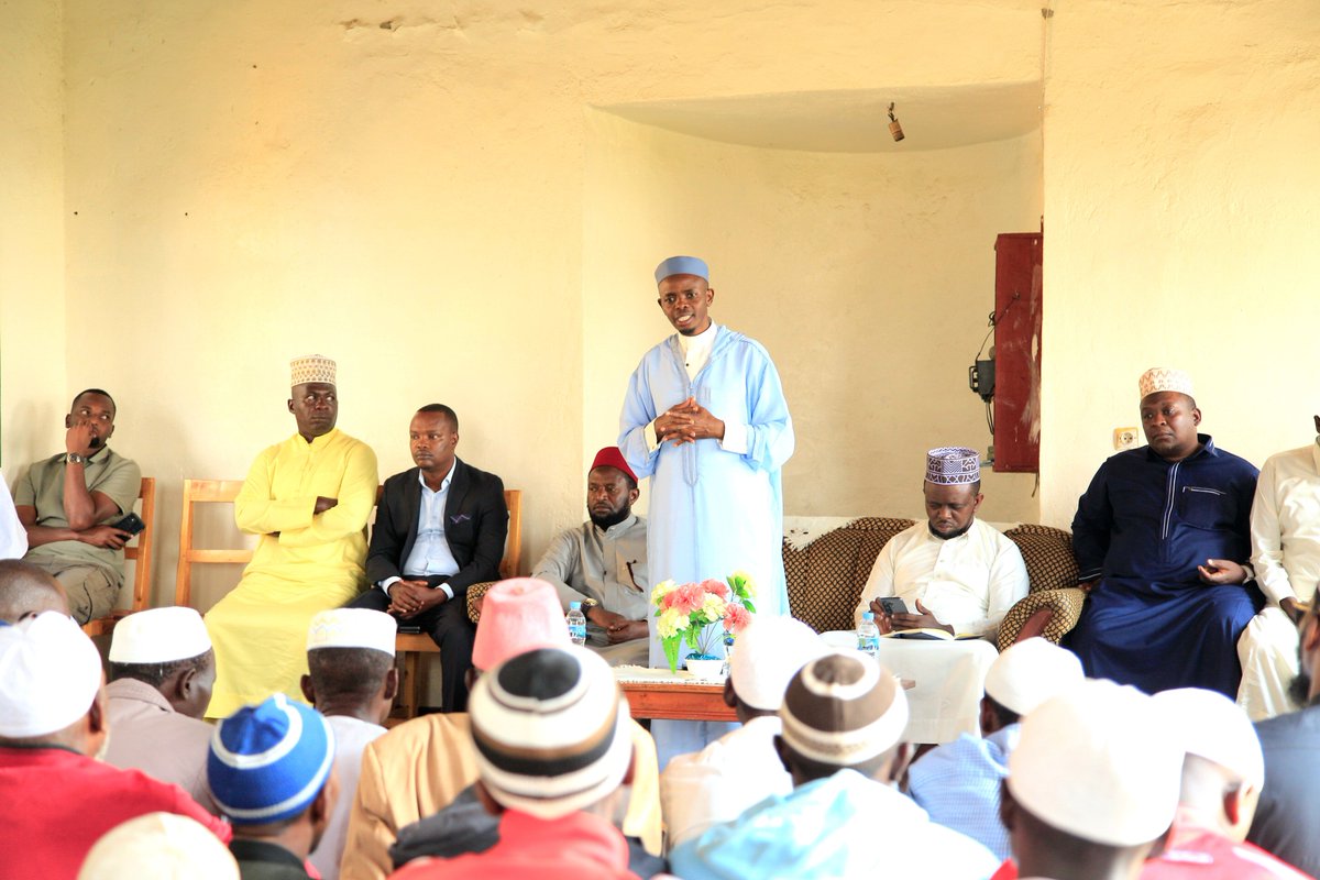 islamrwanda's tweet photo. #Birikuba:
Nyakubahwa Mufti w'uRwanda Sheikh Sindayigaya Musa mu biganiro ari kugirana n'Abayobozi b'Idini ya Islam mu Karere ka @NyaruguruDistr yabemereye ko azaboherereza bamwe mu bafatanyabikorwa ba #RMC mu rwego rwo kubatera ingabo mu bitugu mu kwihutisha Iterambere n'Imibereho myiza, anasaba Abayobozi gukangurira Urubyiruko gushishikarira umurimo no gukura amaboko mu mifuka. Ni ibiganiro byanitabiwe n'Umunyamabanga Nshingwabikorwa w'Umurenge wa Busanze BwanaTuyishime Anicet. @GovernanceRw @RwandaSouth