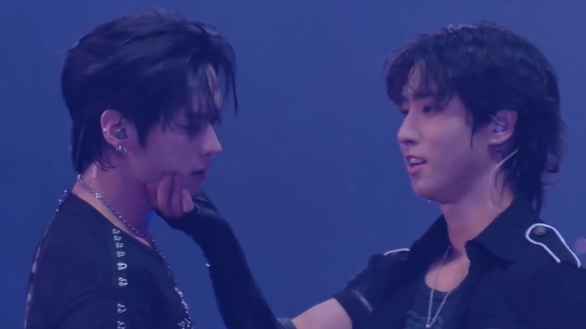 misoversae's tweet photo. this is no bl, this is minsung https://t.co/vyjAokATqT