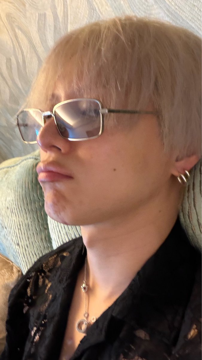 myvitaemin_'s tweet photo. Wdym I’m seeing him tonight https://t.co/Q6d1s2PiSx