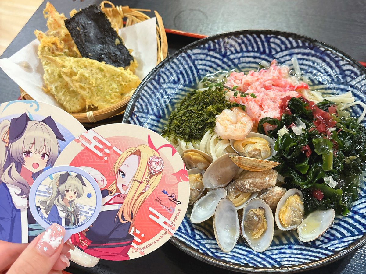 nitahiyo_yo_yo's tweet photo. 天然温泉仙川湯けむりの里さん #ブルアカ コラボに、イブキちゃん役のなっぴーさんと行ってきました♨️

温泉気持ちよくて癒されました( ˶  ᷇ 𖥦  ᷆ ˵ )

そしてコラボフードもめちゃ豪華で美味しくてすごかったです🌊🦐🍓

ウミカさんとフィーナさんのコースターも貰えてお祭り運営委員会♪🐾🐕🍡

コラボは8月7日までだそうです✨