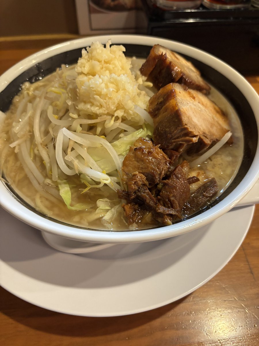 DJStraightArrow's tweet photo. 豊橋で食べれる二郎系ってこんなもんか〜って感想。セブンの方がうまい。豊橋は新しいラーメン屋根付かないもんなぁ。一風堂でも潰れたし

#豊橋 #ラーメン #二郎系 https://t.co/E6AxZB5CXt