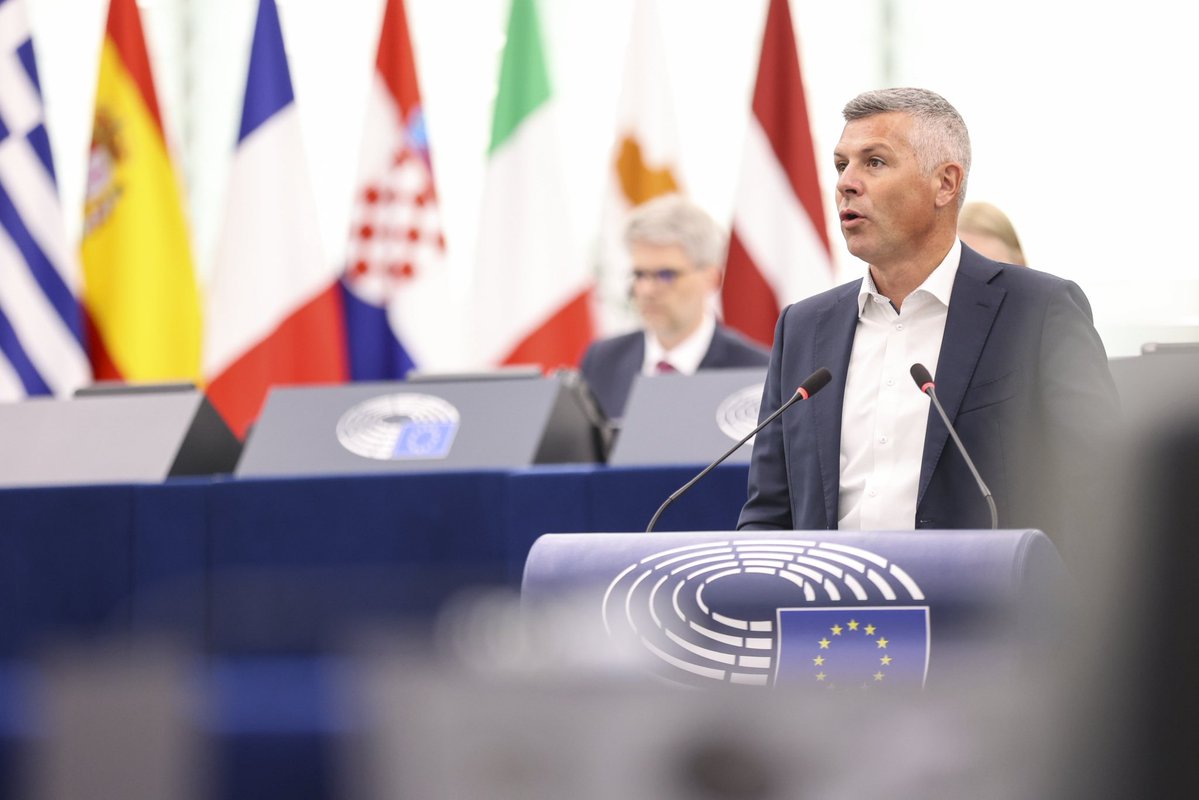 MatjaNemec's tweet photo. Španija krizo v Ceuti razrešila, desnica znova pokazala svoj obraz.

Več v izjavi spodaj 👇

@strankaSD 

https://t.co/UPH8rb11ft https://t.co/hfmRw1OdKt