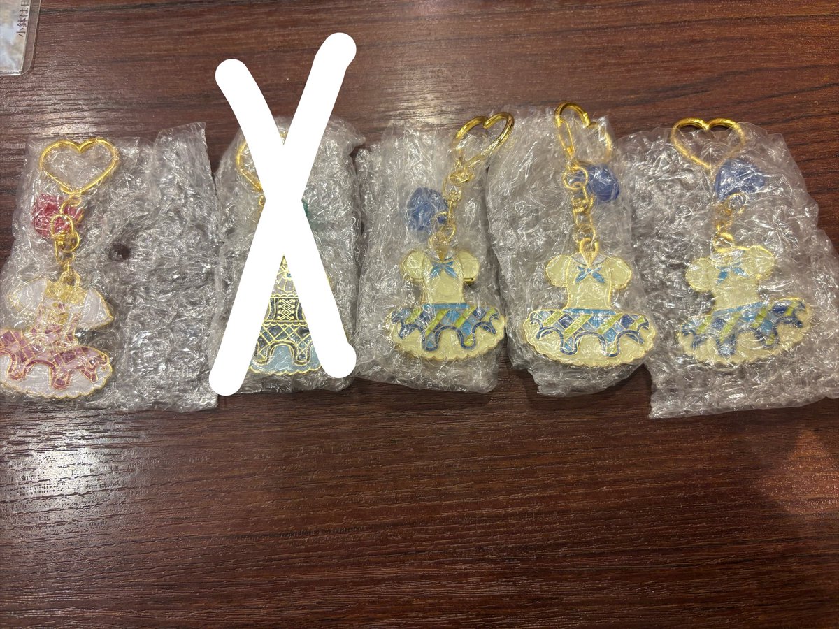 QsJEf91's tweet photo. 【交換・譲渡・買取】アイカツ ドレスチャーム
譲：レッドステージ×1、ブルーステージ×3、

求：パープルステージ(らん)、ピンクステージ(いちご)、イエローステージ(おとめ) https://t.co/G4qquK4j5A
