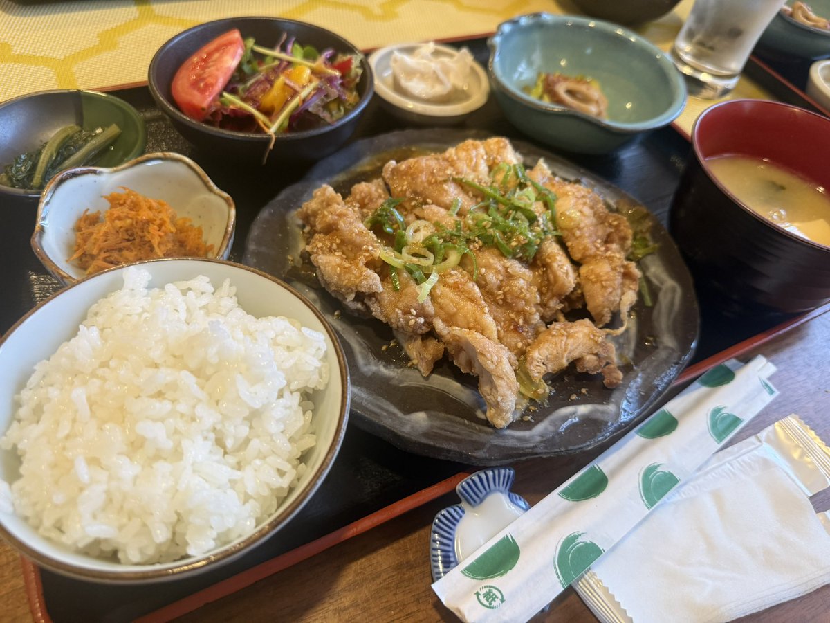 RinChan_Kisa's tweet photo. 今日はおばあちゃんが手作りでご飯を出してくれるご飯屋さんにお昼ご飯食べてたんやけど、味がすごく美味しくて感動🥹
これで1100円はほんと安い……🥹

んで、そのままお出かけしてる、神戸の華の湯ってところでサッパリとしてきた！

んで、戦利品🥹 https://t.co/fKPt6sRgNv