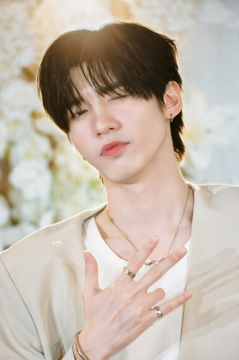 yvesishappyy's tweet photo. 010826 𓏔 #ITSSKINxAouThanaboon

AOU WITH ITSSKIN BEAUTY 

พิอู๋แจสเป้อดิวะ 🤍💛

——————————— ⟢ ˚⊹
◜  #aou_tnbknr 𓎛 @tnbau1 ◞
˗ˋˏ #takenbyyves◞♡ ˎˊ˗ https://t.co/aXhkAoZpfR