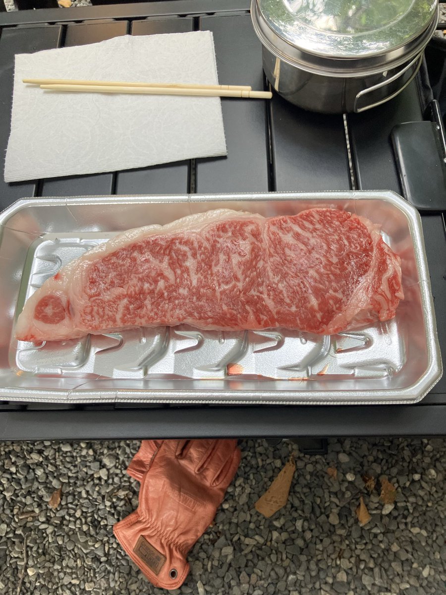 JB23_VSt's tweet photo. 今回も晩御飯は肉と白米

息子の食いっぷりが恐ろしい・・・ https://t.co/Dfb8xUdu3a