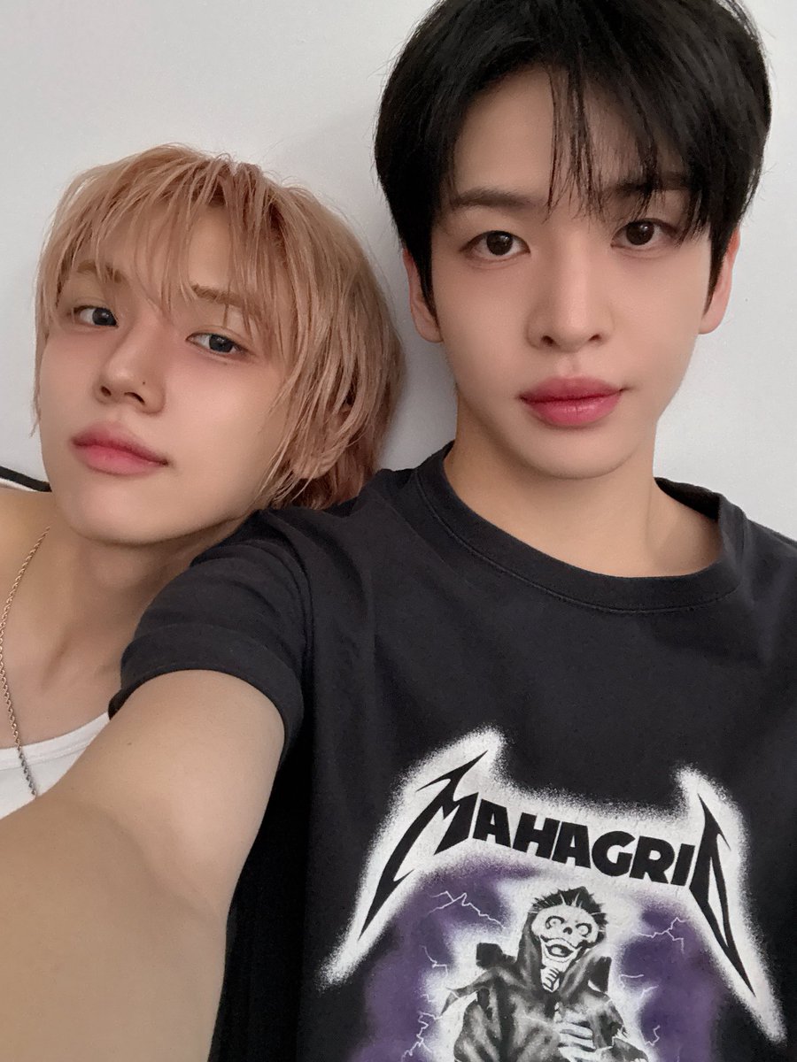 CRAVITY_twt's tweet photo. 생일축하하덩~ ♡♡♡
#HAPPYSEONGMINDAY #앨런 #성민 https://t.co/SR2TxFyoqA