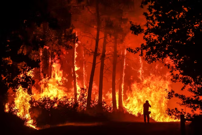 AlertesInfos's tweet photo. 🚨🇫🇷🔥 ALERTE INFO | Le feu en Gironde est "FIXÉ" et ne "PROGRESSE PLUS". (ministre de l’Intérieur) https://t.co/AjjfJrJfEK