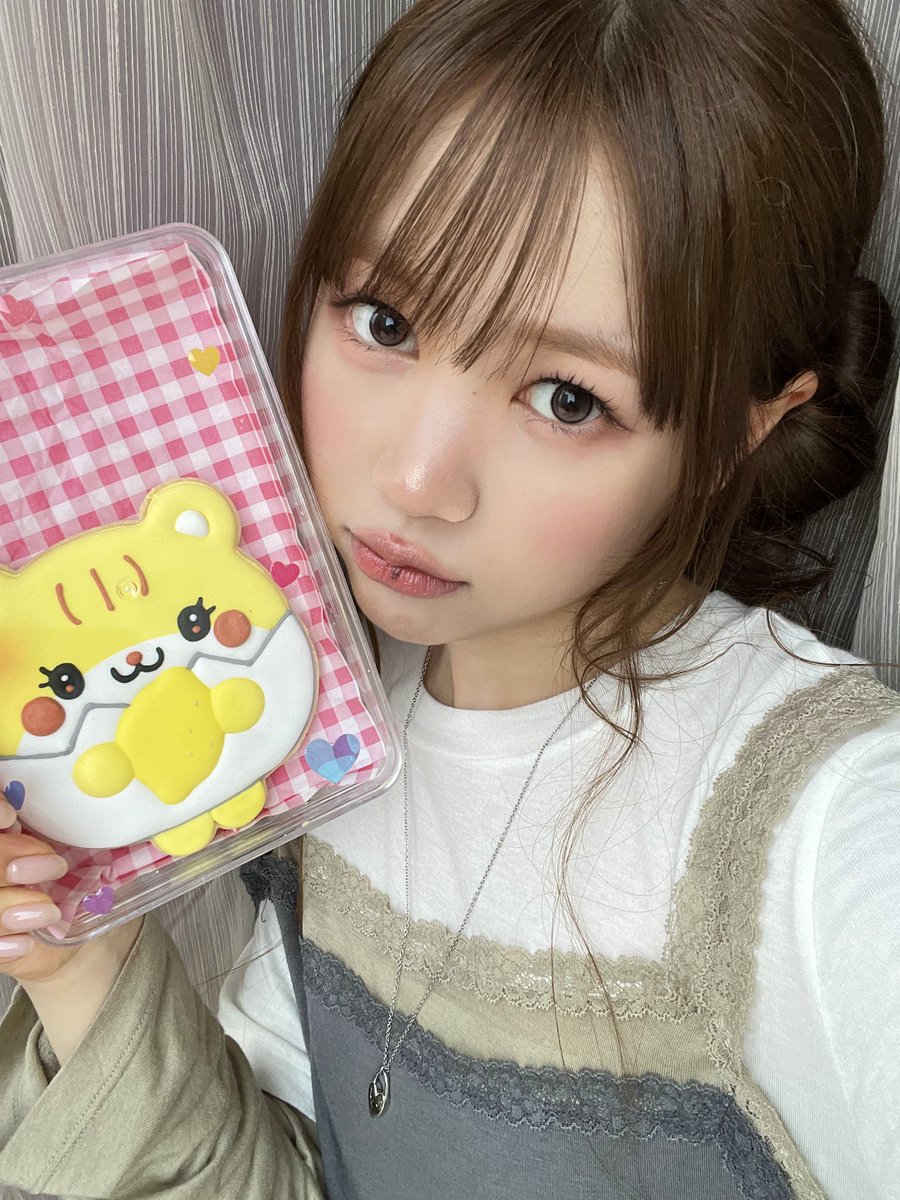 dkdkk___'s tweet photo. With Alyongsong and🤍🐹🐣💛

#H2H #Hearts2Hearts #Yeon #예오니 https://t.co/7214iosHRG