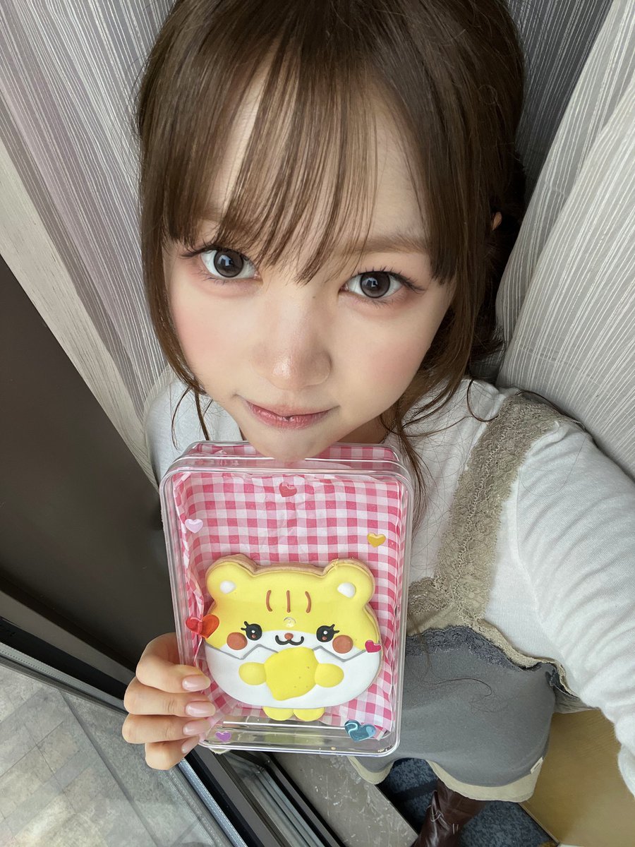 dkdkk___'s tweet photo. With Alyongsong and🤍🐹🐣💛

#H2H #Hearts2Hearts #Yeon #예오니 https://t.co/7214iosHRG