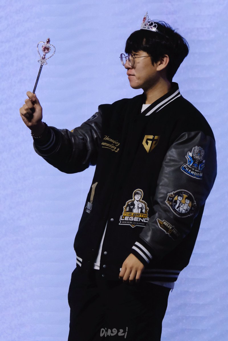 dingmyyy's tweet photo. 260731 RULER 10th ANNIVERSARY PARTY

왕자님 🤴
데뷔 10주년을 축하합니다
#Ruler #룰러_데뷔_10주년 https://t.co/pOa9eY6usy