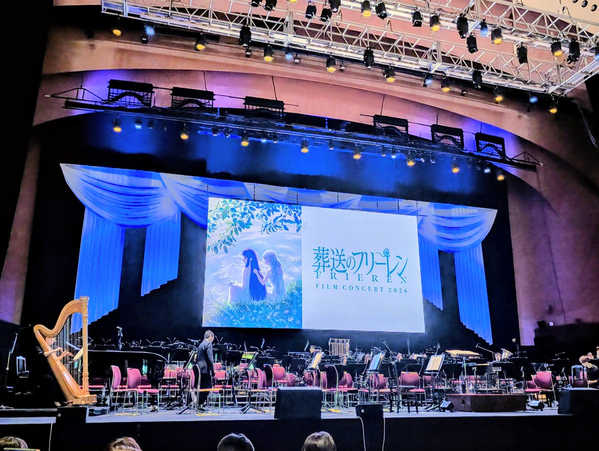 toshi0607's tweet photo. 『葬送のフリーレン』フィルムコンサート2026@パシフィコ横浜 国立大ホールに行ってきました！

アニメ1期、2期の映像と楽曲を振り返り、Evan Callさんの挨拶やトーク、miletさんの「Anytime Anywhere」と「The Story of Us」、フリーレンとヒンメルの声優種﨑敦美さんと岡本信彦さんのビデオメッセージありの豪華な3時間でした！

アンコールからは撮影OKということでおすそ分け。これを観てピンときた方はぜひ3期後のコンサートへ！
#フリーレンコンサート