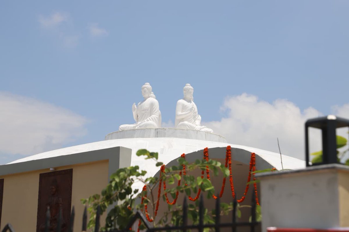 HardeepSPuri's tweet photo. भगवान बुद्ध की पावन धरा सिद्धार्थनगर के कपिलवस्तु में आज लोक सभा सांसद @jagdambikapalmp जी सहित अनेक गणमान्य अतिथियों की गरिमामयी उपस्थिति में बुद्ध थीम पार्क के लोकार्पण का सौभाग्य प्राप्त हुआ।

यह थीम पार्क भगवान बुद्ध के शांति, करुणा और मानव कल्याण के कालजयी संदेश को नई पीढ़ी तक पहुँचाने का एक सशक्त माध्यम बनेगा। साथ ही, यह जनपद को सांस्कृतिक एवं आध्यात्मिक पर्यटन के एक महत्वपूर्ण केंद्र के रूप में नई पहचान देने की दिशा में भी एक महत्वपूर्ण कदम है।

प्रधानमंत्री श्री @narendramodi जी के नेतृत्व में मोदी सरकार भारत की समृद्ध सांस्कृतिक विरासत के संरक्षण, संवर्धन और उसे विकास का आधार बनाने के संकल्प के साथ निरंतर आगे बढ़ रही है।
यह पहल क्षेत्र के पर्यटन, स्थानीय अर्थव्यवस्था और रोजगार के नए अवसरों को भी गति प्रदान करेगी।
@UPGovt