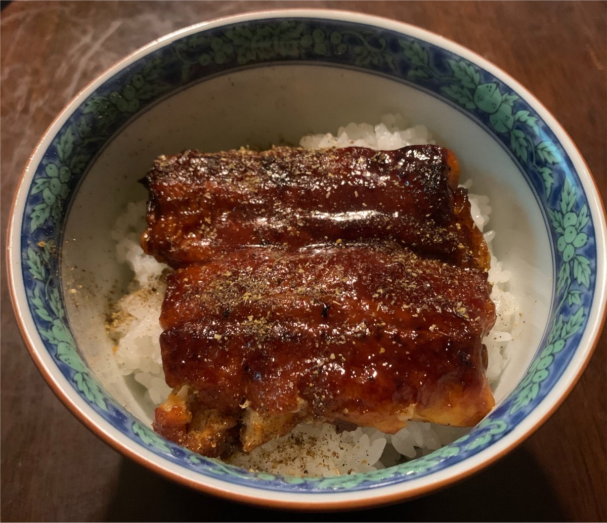 mintozox07's tweet photo. 少し遅れたけどスーパーでまだ売ってたので買ってきた晩飯は鰻 https://t.co/bhKf8dxfzC