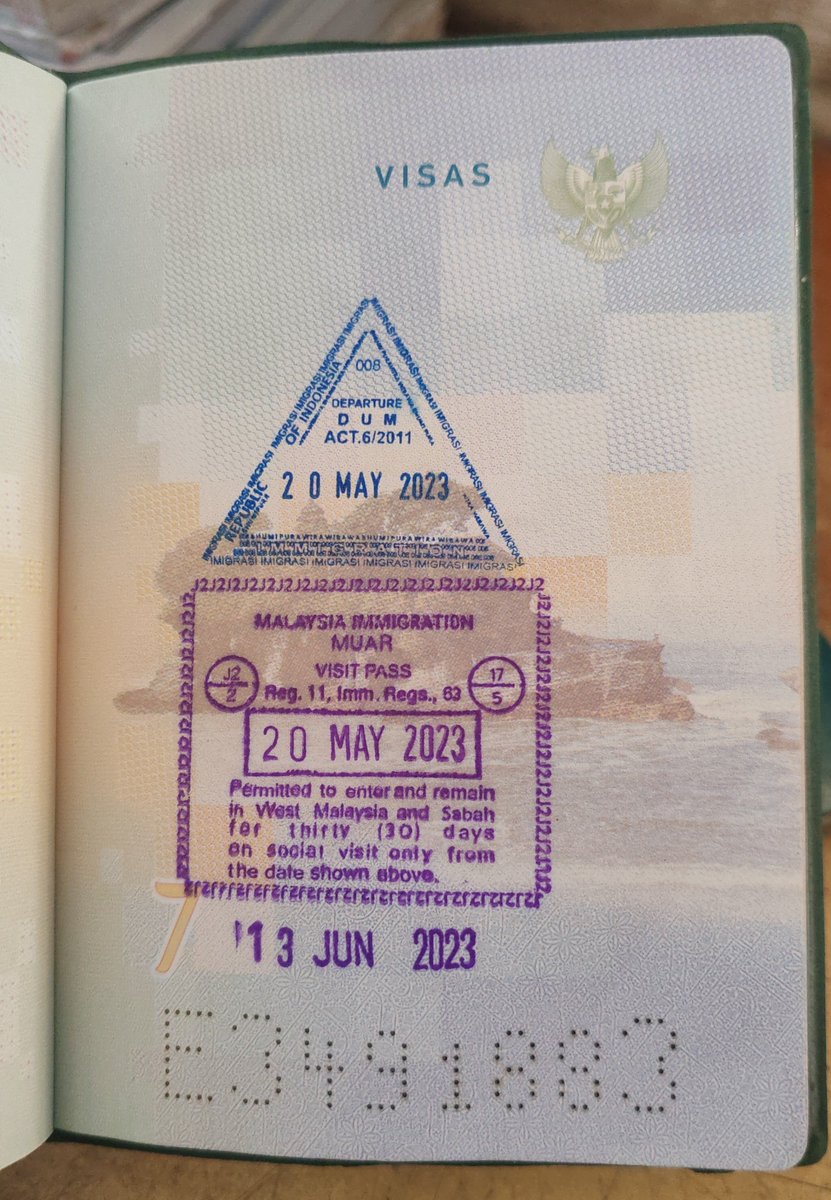 Anubis007432081's tweet photo. @Marchfoward Ada pasport pun tapi masuk malaysia tak cop assport pun tak guna. Boleh pulak guna laminate copy macam ni masuk gedung kerajaan buat kerja kontrak. Pas lawatan dah tamat lama,masih berani guna untuk register masuk bangunan kerajaan buat kerja kontrak. Permit kerja pun tak ada https://t.co/IFBh5QGEHF