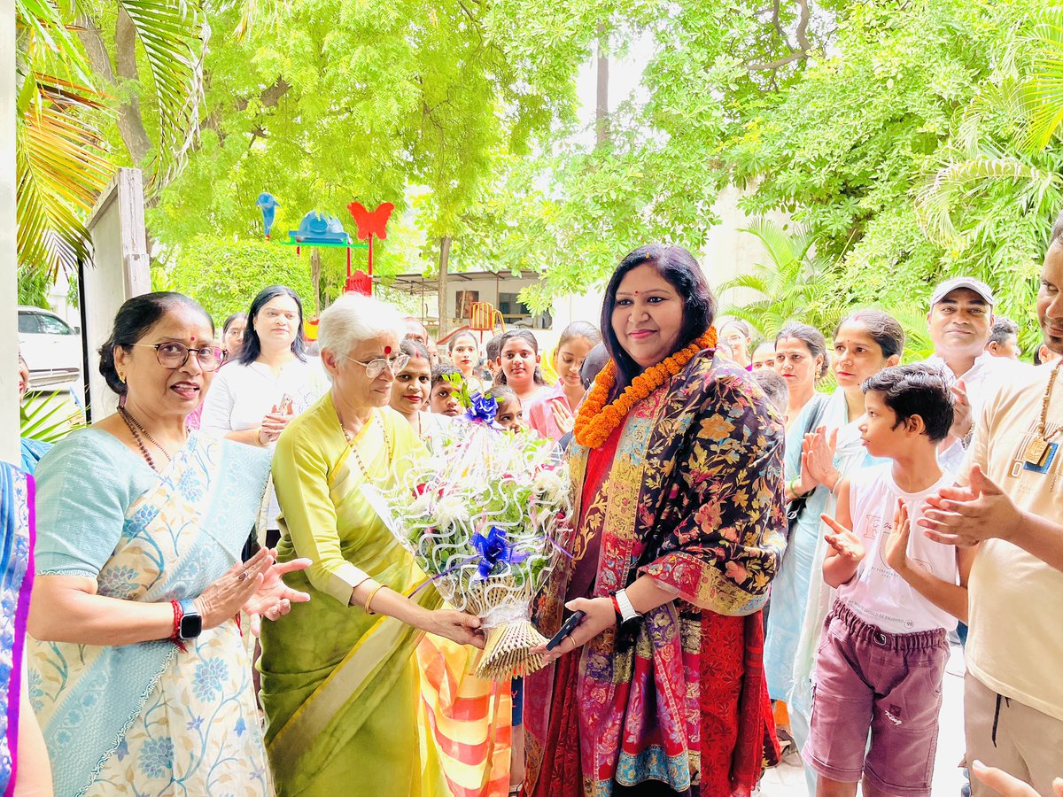 suchetasinghbjp's tweet photo. आज मोदीनगर में स्थित **छाया पब्लिक स्कूल** में आयोजित  कार्यक्रम  में स्कूल प्रबंधक, प्रधानाचार्य, शिक्षकों एवं समस्त स्टाफ के मार्गदर्शन से विद्यार्थियों ने पुस्तकों के महत्व को छोटी-छोटी प्रेरणादायक कहानियों और चरित्र-चित्रण के माध्यम से जीवंत कर दिया । https://t.co/IzsWLhO0Pr