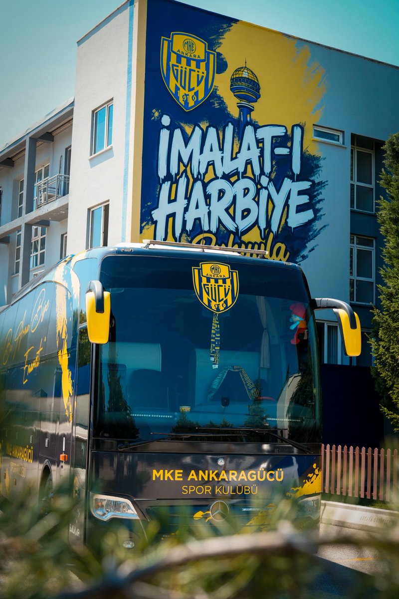 Ankaragucu's tweet photo. İmalat-ı Harbiye Ruhuyla, Yeni Sezonda Yine Yollardayız! 💛💙

116 yıllık köklü tarihimizden aldığımız ilham, İmalat-ı Harbiye ruhundan doğan mücadelemiz ve sarı-lacivert sevdamız artık takım otobüsümüzde de hayat buluyor.

Yeni sezon öncesinde yenilenen kulüp otobüsümüz; tarihimize, değerlerimize ve büyük MKE Ankaragücü camiasına yakışır tasarımıyla takımımızı yeni zaferlere taşıyacak.

Bu otobüs sadece bir ulaşım aracı değil; armasını gururla taşıyan milyonların inancını, Ankara’nın gücünü ve İmalat-ı Harbiye’den gelen sarsılmaz mücadele ruhunu temsil ediyor.

Yeni sezonda çıkacağımız her yolculukta, aynı inançla, aynı kararlılıkla ve aynı hedef uğruna birlikte ilerleyeceğiz.

Yeni otobüsümüz camiamıza hayırlı olsun.

Hedefe giden yolda, İmalat-ı Harbiye ruhuyla…

MKE Ankaragücü Spor Kulübü 💛💙