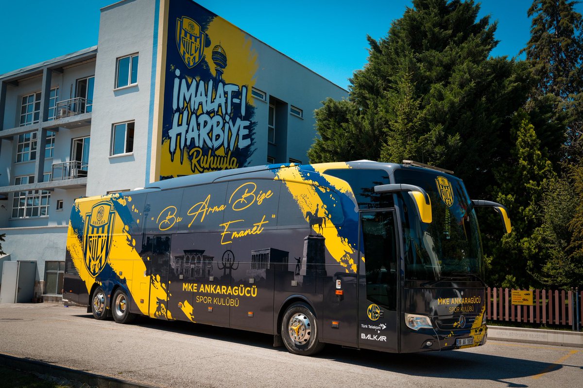 Ankaragucu's tweet photo. İmalat-ı Harbiye Ruhuyla, Yeni Sezonda Yine Yollardayız! 💛💙

116 yıllık köklü tarihimizden aldığımız ilham, İmalat-ı Harbiye ruhundan doğan mücadelemiz ve sarı-lacivert sevdamız artık takım otobüsümüzde de hayat buluyor.

Yeni sezon öncesinde yenilenen kulüp otobüsümüz; tarihimize, değerlerimize ve büyük MKE Ankaragücü camiasına yakışır tasarımıyla takımımızı yeni zaferlere taşıyacak.

Bu otobüs sadece bir ulaşım aracı değil; armasını gururla taşıyan milyonların inancını, Ankara’nın gücünü ve İmalat-ı Harbiye’den gelen sarsılmaz mücadele ruhunu temsil ediyor.

Yeni sezonda çıkacağımız her yolculukta, aynı inançla, aynı kararlılıkla ve aynı hedef uğruna birlikte ilerleyeceğiz.

Yeni otobüsümüz camiamıza hayırlı olsun.

Hedefe giden yolda, İmalat-ı Harbiye ruhuyla…

MKE Ankaragücü Spor Kulübü 💛💙