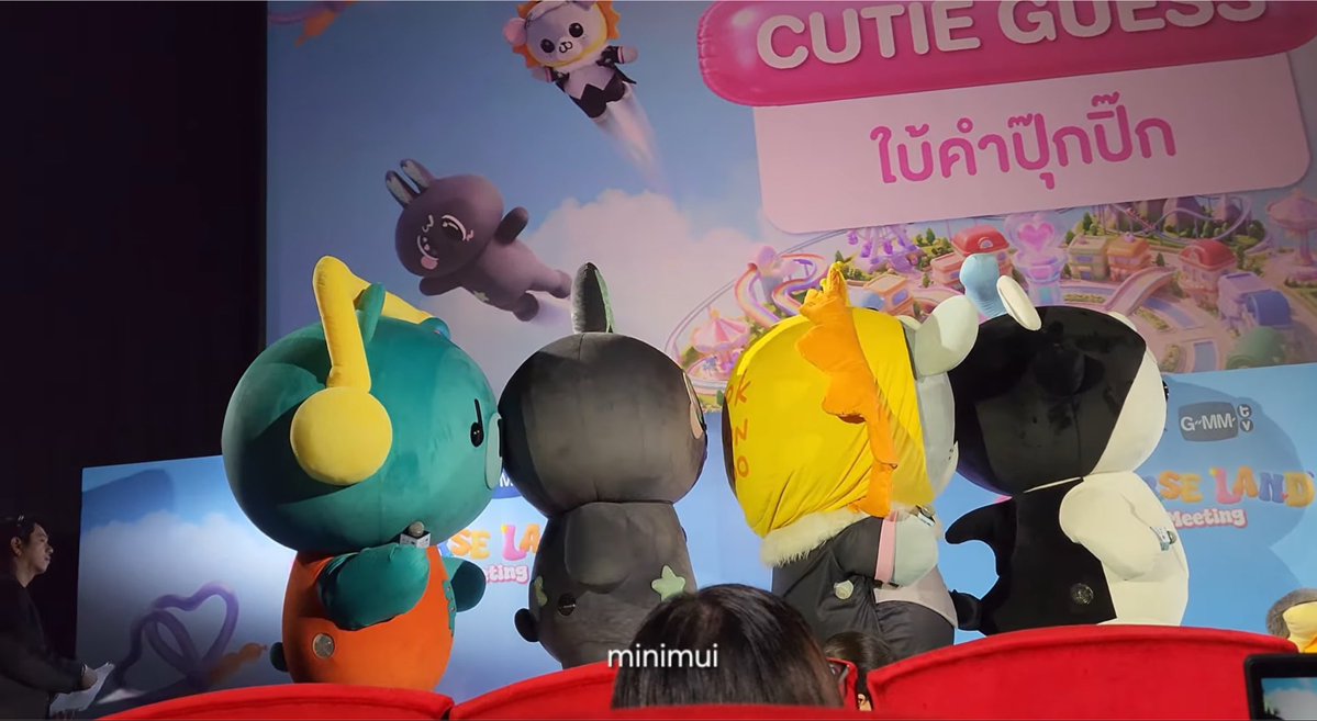 ppappunch_'s tweet photo. จังหวะยัยซัง ลูกคุณหนู เมต้า เพิ่มพูนยืนต่อแถวกันแล้วหันข้างคือกุตราย5555555555555555555555555555 ไอเพิ่มหัวอ้วนสุดจริงๆด้วย นี่ขนาดมุมข้างนะ หัวกลมหัวอ้วนมาก หลานคนอื่นหัวเล็กนิดเดียว เพิ่มพูนหัวใหญ่จัด555555555555 ไส้ดิ้บเว่อ https://t.co/tJFbXQCMUC