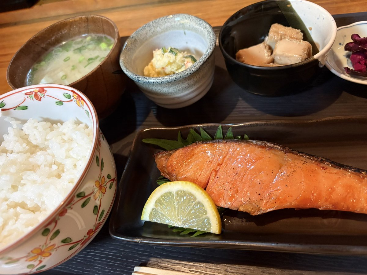 bepro03's tweet photo. 本日の森のパソコン教室終了後、居酒屋神田でランチ♪ https://t.co/qLwDxp5L57