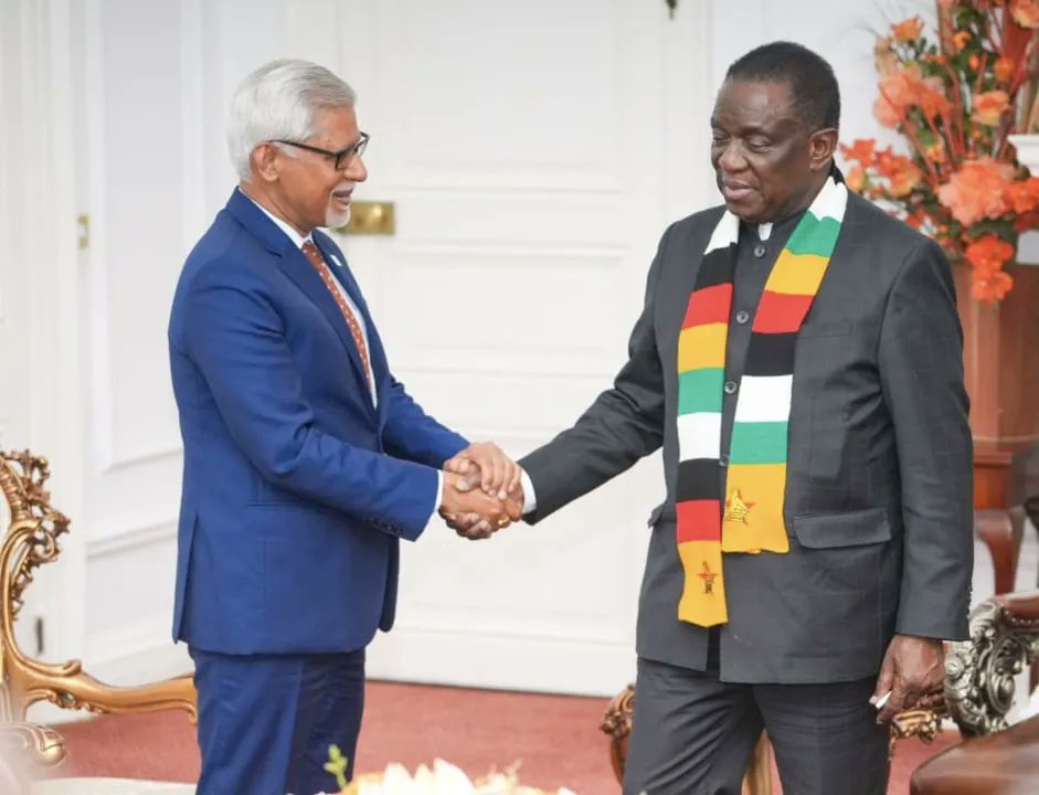 IFRCAfrica's tweet photo. IFRC Secretary General @Jagan_Chapagain has arrived in #Zimbabwe for engagements focused on strengthening locally led humanitarian action.

On his first day, he paid a courtesy visit to H.E. President Emmerson Mnangagwa and, alongside the leadership of @ZrcsRed held meetings with Cabinet Ministers to discuss humanitarian diplomacy, disaster preparedness, resilience and stronger cooperation in support of communities.

A strong start to an important visit. 🇿🇼