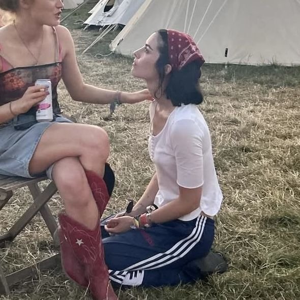 kissagainsober's tweet photo. okay but how could you not https://t.co/RZnHVbljIY
