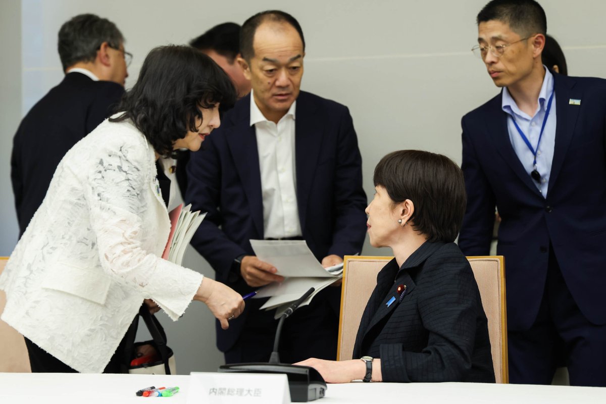 PressSec_JP's tweet photo. 【非常災害対策本部③】
高市総理「自治体と連携して、被災地外のホテル、旅館の空室を借り上げて積極的に活用するなど・・・避難先の移動の取組を加速してください」

「できることは、全てやる」

 昨日の総理指示を受け、熊本県内などで73のホテル・旅館など施設が受入れ可能であることを���認（続く https://t.co/blrqomeHOE
