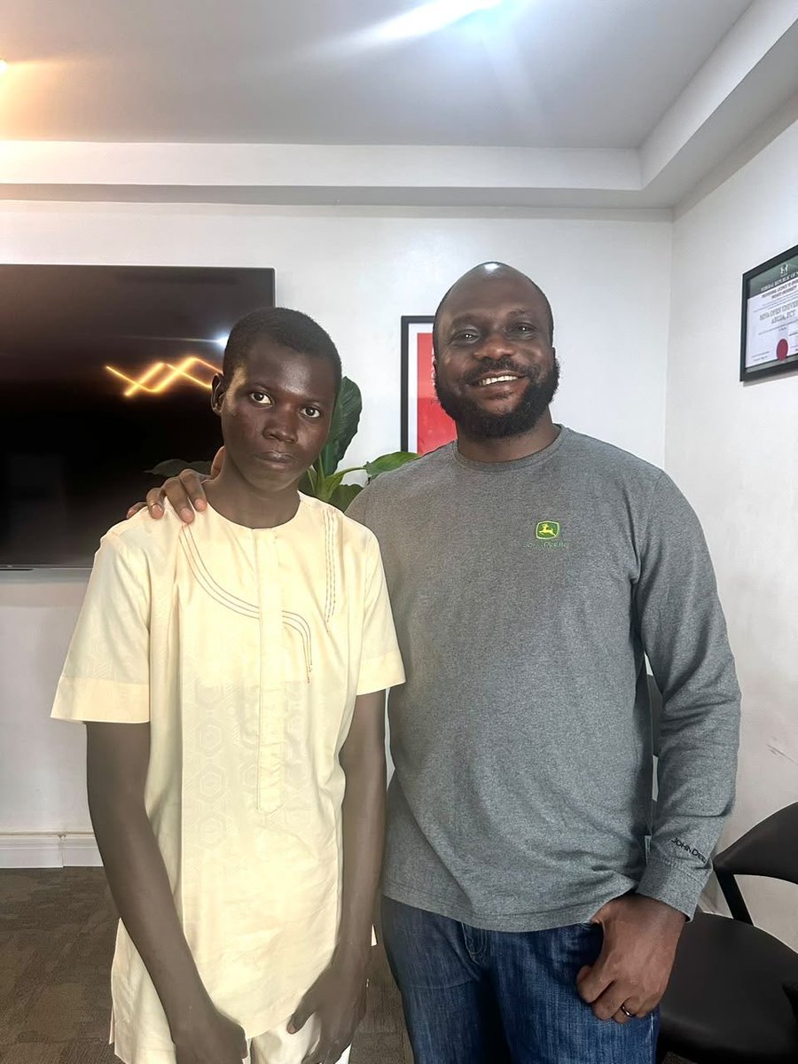 polyglotodulesi's tweet photo. Alex Onyia says his riskiest intervention was on a community in Apa-Agatu in Benue State in 2024 where at the time, over 500 people had been murdered in the community by herdsmen. 

Oyishima Daniel Adewebo, was one of the students that he supported. He scored 290 in JAMB and is currently studying Medicine and Surgery at the University of Abuja.
He just shared his first-year result, and he got all A’s.

Alex Onyia @winexviv we see your large heart as you help raise academic excellence across the country. You are a trailblazer and God will continue to uplift you.