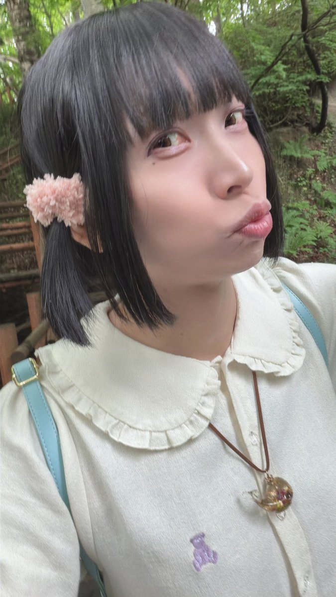 bondemuni's tweet photo. カワイイ服着て緑地を散歩🌱✨
蚊にめっちゃ刺された！ https://t.co/xF9d6jk2GP