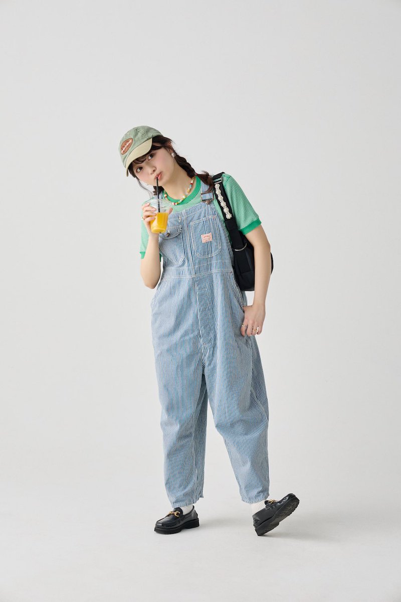 FUDGE_magazine's tweet photo. ボーダーonストライプがおしゃれ！爽やかグリーンＴシャツ×ブルーのサロペットからトライして【FUDGE FRIEND おしゃれさんの毎日コーディネート vol.722｜Maruru】
https://t.co/hllv7Yt32P https://t.co/Ax0u0u8dbD