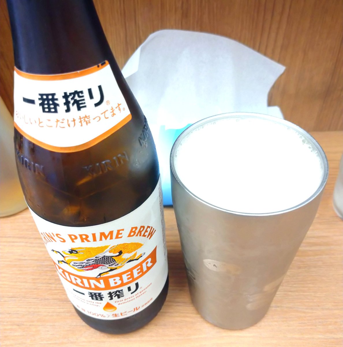 rasaruishii's tweet photo. お昼は半月ぶり営業再開の分倍河原「横浜らーめん若武者」。

メニューはラーメン系のみ、かつての塩味やまぜそば系なし、卓上調味料も若干変更あり。

先代ご店主とは少し異なるが武蔵家系全開の気合いの入ったスープに酒井製麺。当代ご店主の気迫の味に圧倒される。

美味しい一杯。🍜
ご馳走様。🙏 https://t.co/BbMxHYc6zc