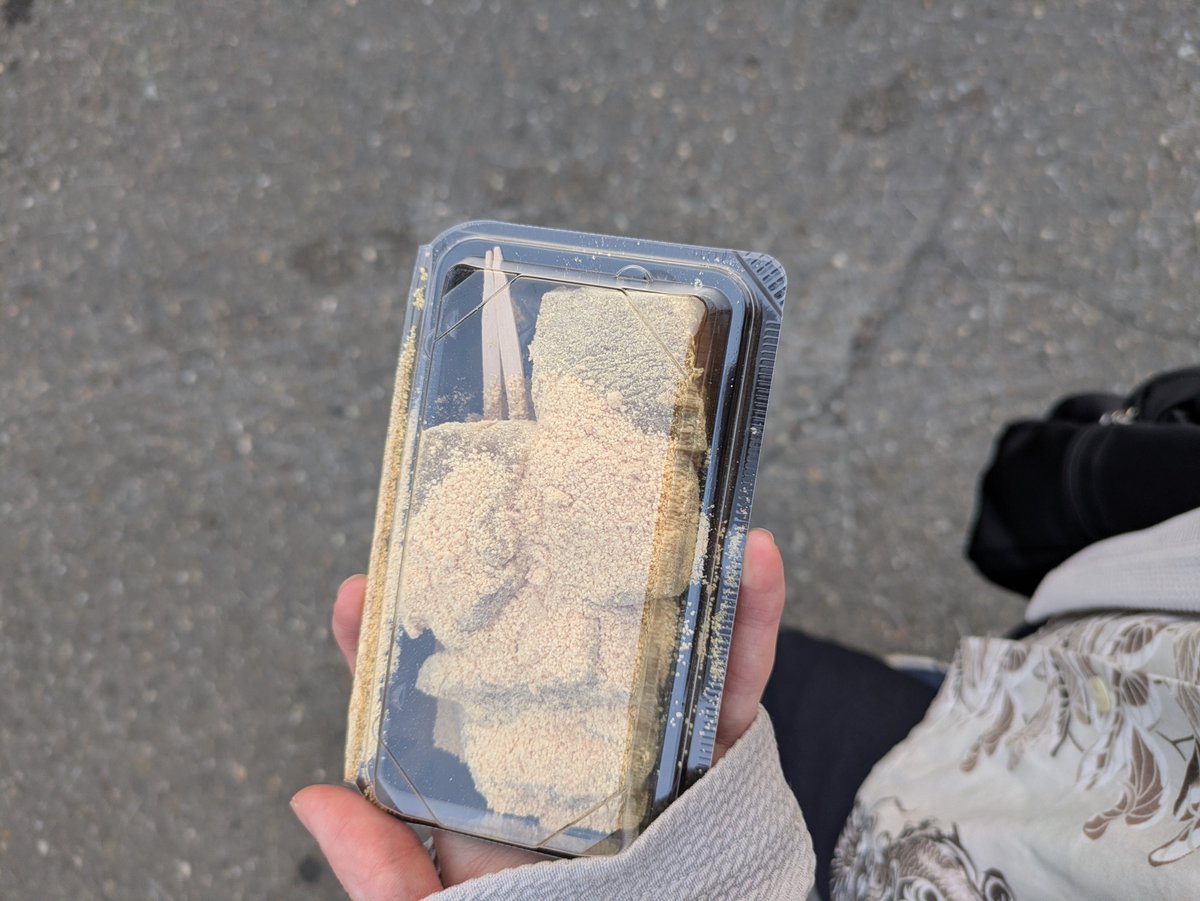 tou_konP's tweet photo. わらび餅買ったんだけどあんめぇの....きな粉で美味かった😋 https://t.co/lIryePfkNh