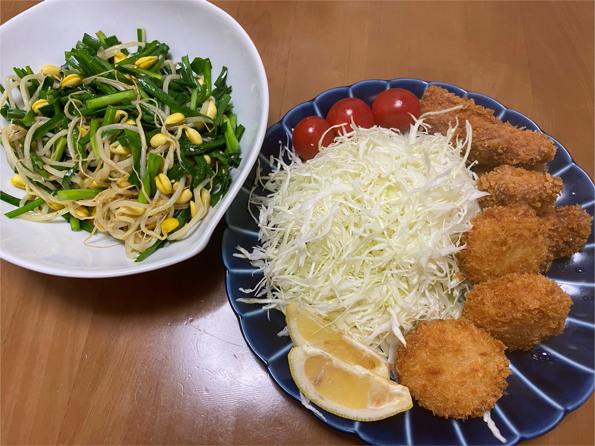 AlbertKK's tweet photo. 夜は豚モモカツ、エビホタテフライ、豆もやしとニラのナムル。美味かった！ https://t.co/LSRsTmOXmP