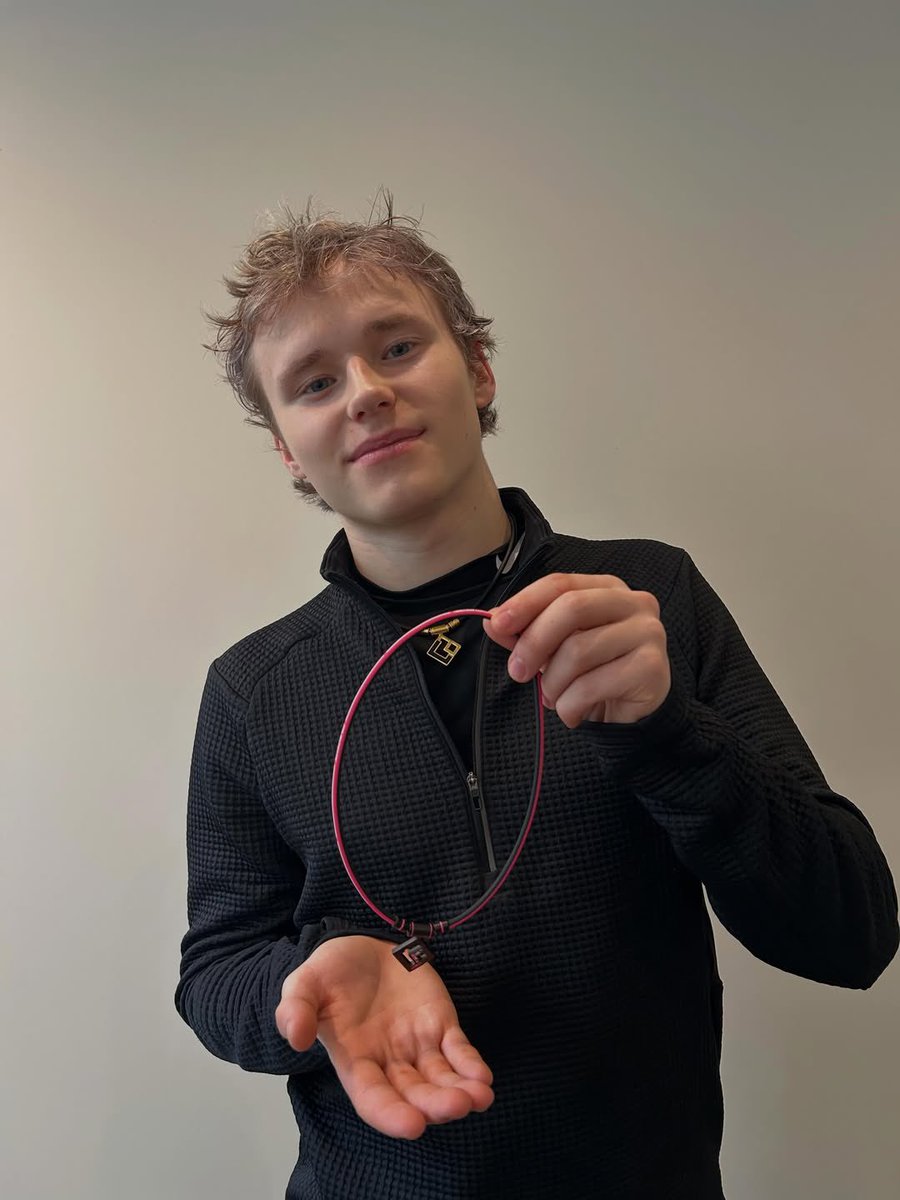 secret_garten's tweet photo. In spring I was like, WTF, Ilia Malinin?! A pink Colantotte?! Don’t tell me I’m going to have to buy that one too?!!

And then it turned out he brought it for Liza.

My God… that’s literally tenderness in its purest form. 🥹💗 https://t.co/3ltH3ei5sc