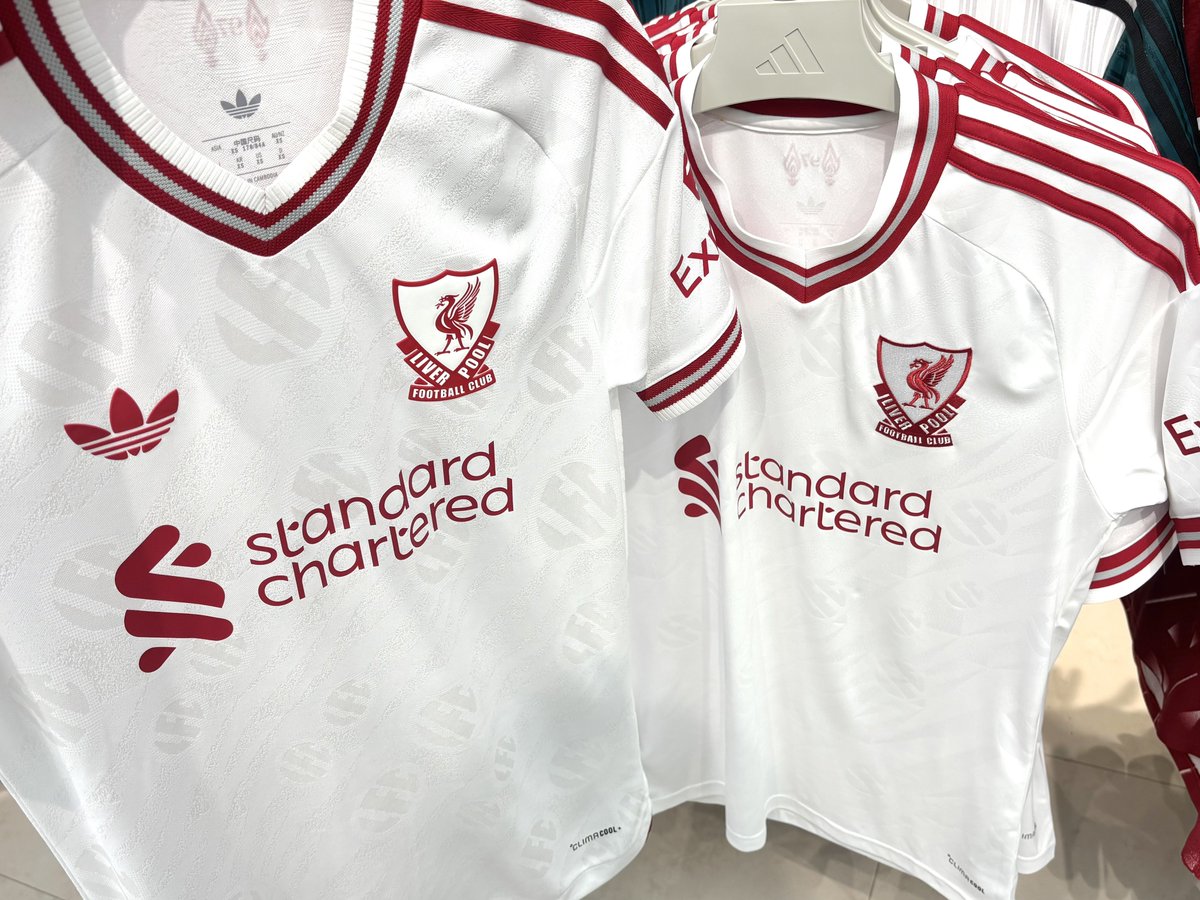 bthebae's tweet photo. ของจริงสวยมากกกกก ความกลิตเตอร์เอยใดเอยของเกรด player มันวิบวับจากตัวผ้าเลย เทียบกับเกรดแฟนบอลละต่างชัด เหมือนรุ่นนี้จะยาวกว่าปกติด้วย แต่สวยแบบแว้บแรกถูกใจ ไปกันเลยไอ่หนู ♥️🌟 https://t.co/rJRzF2pOU5