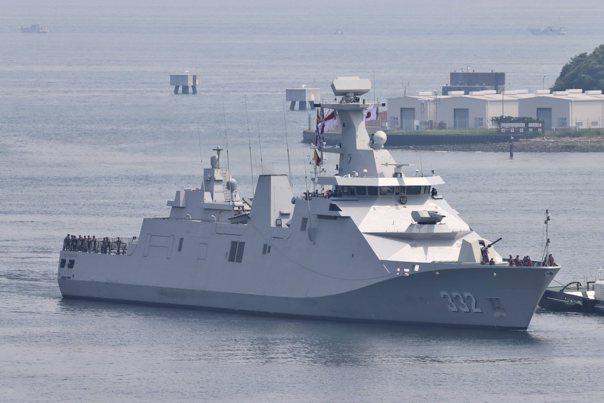 amy1410bi's tweet photo. インドネシア海軍🇮🇩
マルタディナタ級フリゲート
「イ・グスティ・ングラ・ライ」

海上自衛隊横須賀基地にインドネシア海軍のフリゲートが寄港！
比較的小型の船体ですが、35mmCIWSや対艦ミサイル等色々詰まった艦ですね。
#インドネシア海軍　#横須賀基地
#海上自衛隊 https://t.co/eXls2h6T9Q