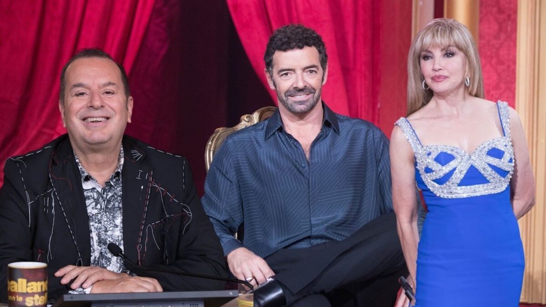 TeleVisionaro's tweet photo. Canino ha rifiutato di fare il concorrente a #BallandoConLeStelle

Alberto Matano confermato in giuria con Carolyn Smith e Guillermo Mariotto unici tre nomi confermati
Pioggia di candidature arrivate a Milly Carlucci per i ruoli da giurato ancora liberi
(Fanpage) https://t.co/U6sFVqjKgb