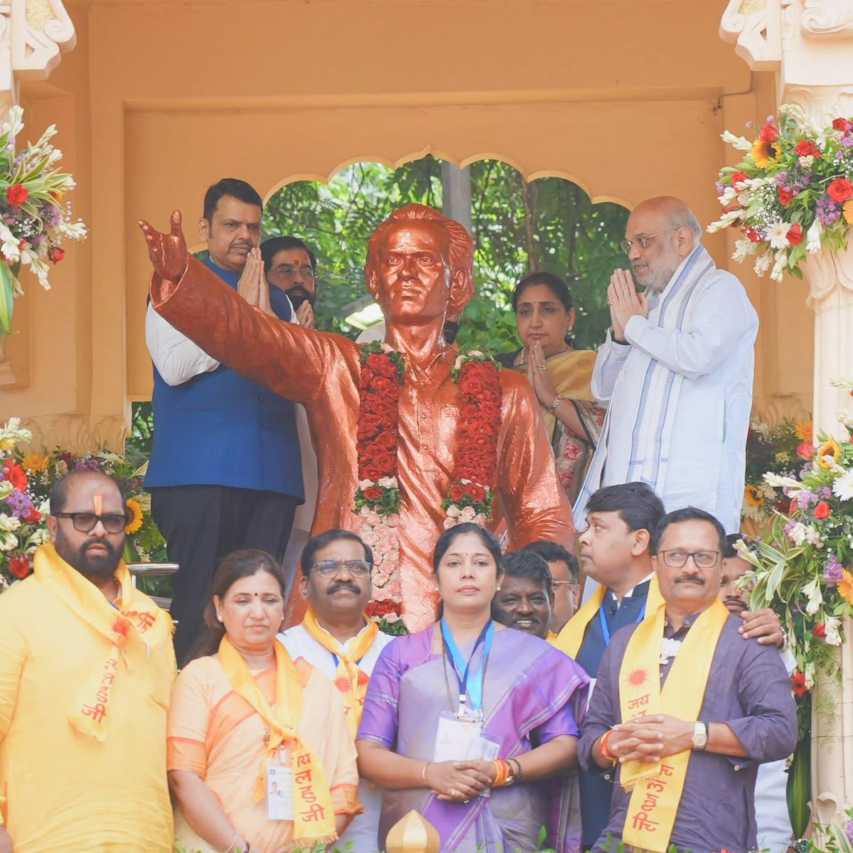 SunetraA_Pawar's tweet photo. पुण्यातील सारसबाग येथे देशाचे गृह व सहकार मंत्री आदरणीय अमितभाई शाह, मुख्यमंत्री मा. देवेंद्रजी फडणवीस आणि उपमुख्यमंत्री मा. एकनाथजी शिंदे यांच्या समवेत, साहित्यरत्न लोकशाहीर अण्णाभाऊ साठे यांच्या जयंतीनिमित्त त्यांच्या पुतळ्यास पुष्पहार अर्पण करत अभिवादन केलं.

#अण्णा_भाऊ_साठे https://t.co/rFfiRLaYsS