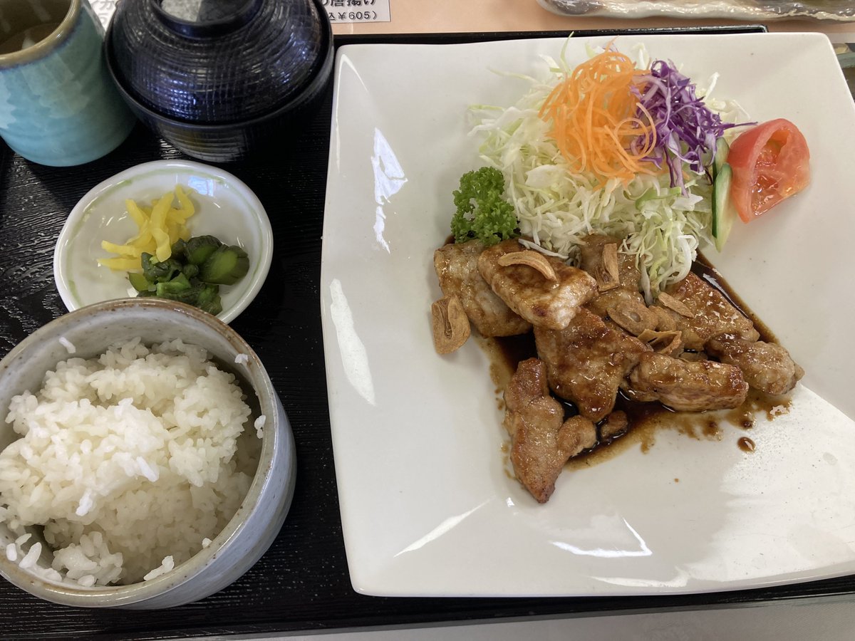 vl_pvb's tweet photo. 今日のゴルフ飯🍚🐖🧄🦑🍺
今から19番ホールで焼肉です🍻✨ https://t.co/hP4KMLFyyt