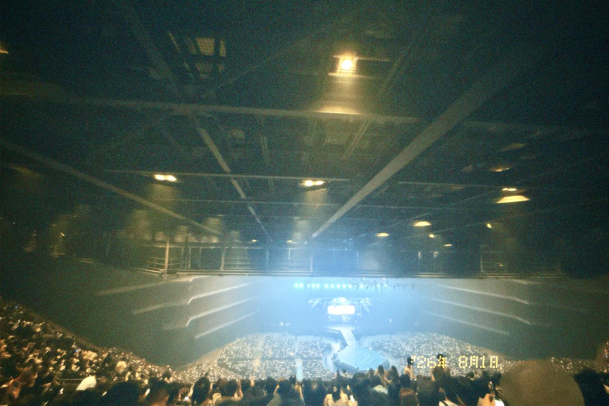 kenchanmixx's tweet photo. ルセラ当日券チャレンジでKアリーナの天空席初めて来た🕺

今日のKアリーナお酒無くて
咽び泣いてる😭 https://t.co/fWHrBuW9Zs