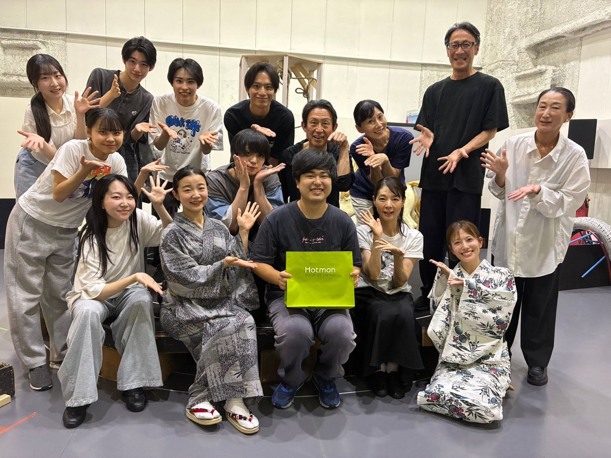 engeki_kyo's tweet photo. 「夢去りてオルフェ」
日々稽古に奮闘しております。

昨日は僕の誕生日でした！
稽古場で祝ってもらい、なんとプレゼントまで頂きました！
素敵な座組で誕生日を迎えられて最高でした😊
よっしゃ稽古頑張るぞぉ〜！
 #夢去りてオルフェ https://t.co/pA8bjP44aA
