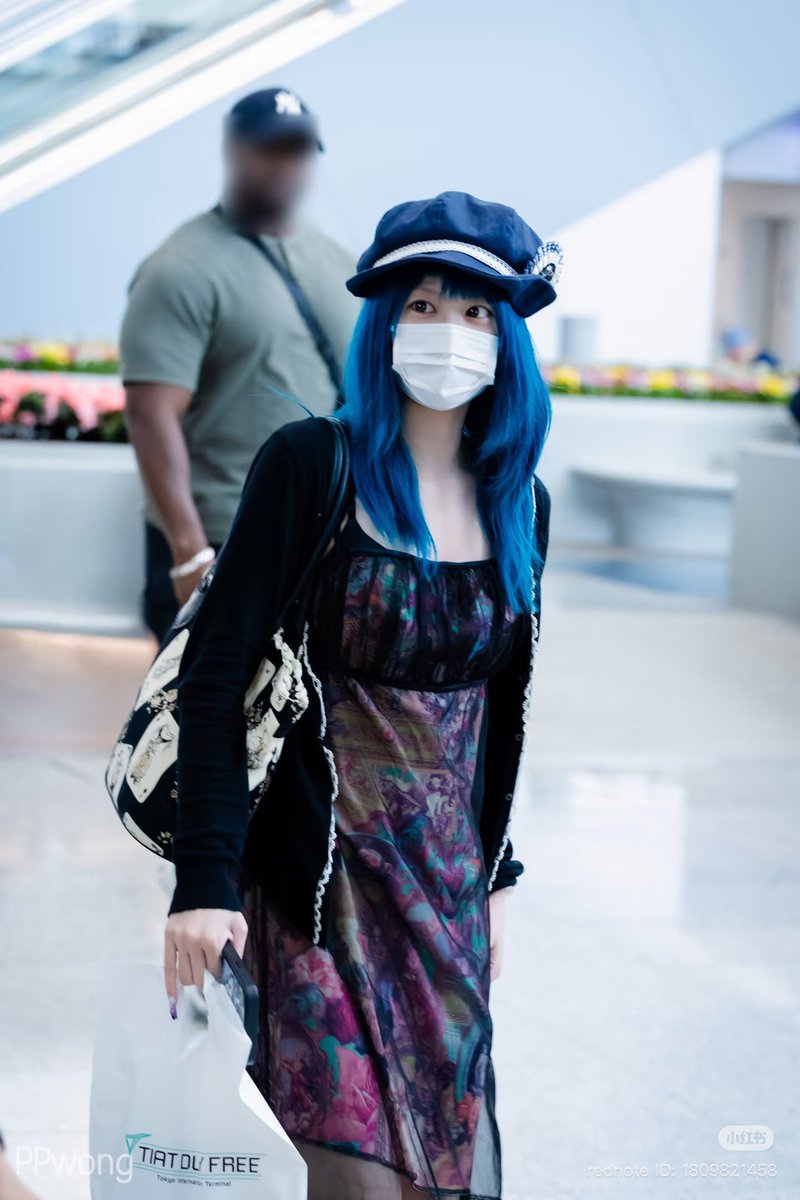 alphazbarbie's tweet photo. hinata arriving in hong kong 🩵 https://t.co/rZ7SRnfKjx