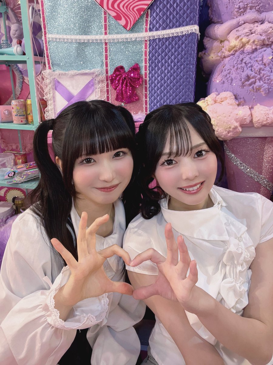 starnote_miru's tweet photo. 追加メンバーのパープル担当
かんなみりなちゃんです💜🌟

きゃんちゃんはレッスンのときとかいつもみんなを引っ張ってくれてとっても頼りになるメンバーです！
あとねーこの前ドバイチョコ餅一口くれた🍫だいすき♡♡♡

これからたくさんよろしくねー❣

#STARNOTE #すたの https://t.co/jIIhDd3OR5