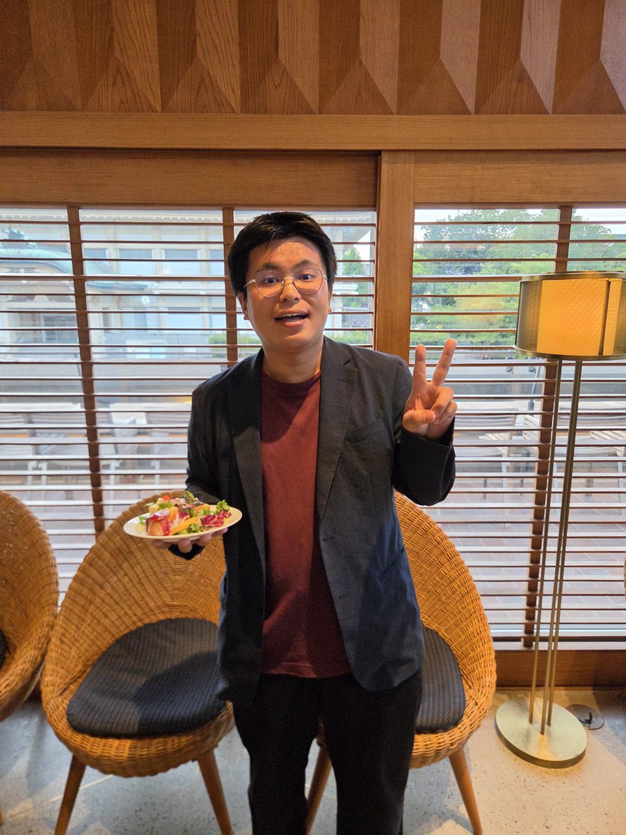 global_okada's tweet photo. 同窓会に来ています！！！！！！
メシと酒がうますぎる！ https://t.co/RjlDYsiNHV