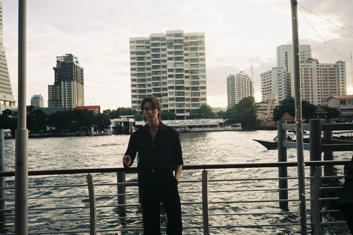 benvylalula's tweet photo. พี่หิรัญเท่แบ๊ดขนาดนี้ ละเด็กผู้หญิงจะอยู่กันยังไงคะ 😖

🎞️ lomography 400

#benvyxfilms
꒰ #hirunkit_ @Hirunkit_ ♡ ꒱ https://t.co/vUR1tZnziE