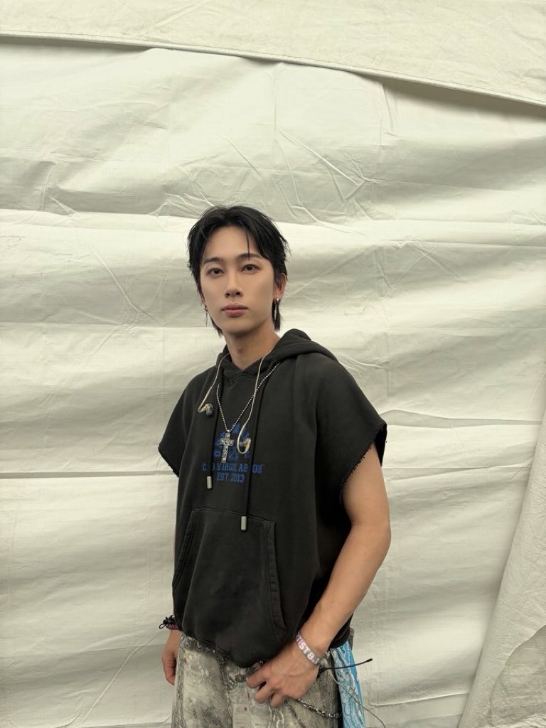 HFU_official's tweet photo. [ #KIYOON ]
2026 펜타포트에서 저희의 첫 페이지를 이렇게 멋지게 써 내려갈 수 있어서 정말 영광입니다 ! ! 
몬스터 에너지 스테이지답게 여러분과 함께 괴물 같은 에너지를 만들 수 있어서 최고였습니다. 감사합니다 !🤘

#HiFiUnicorn #ハイファイユニコーン #하이파이유니콘 #HFU #ハパユ #하파유 #ギユン #손기윤