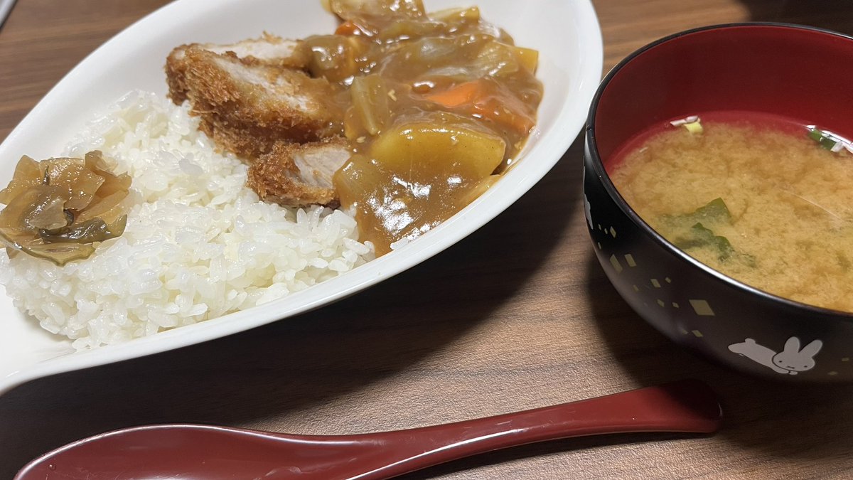 kotoetty's tweet photo. とある映画を見たので貝汁とカレー https://t.co/xI0uFKZ87v