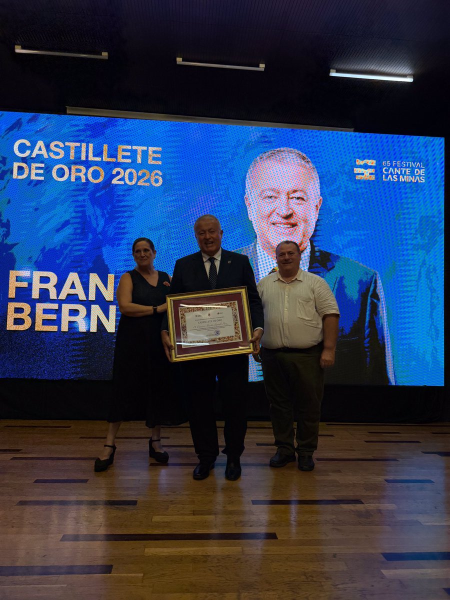 Halcon_Eye's tweet photo. Ayer tuve el privilegio de poder acompañar a mi gran amigo y compañero de @Capa_Espanola @bernabepaco en el acto de entrega del Castillete de Oro en el 67 @festcanteminas de La Unión https://t.co/0ASIrkiXqr