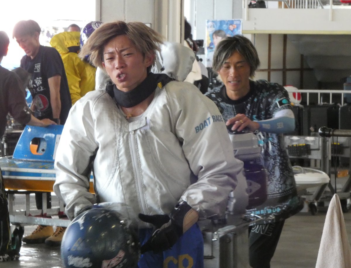 hochi_boatrace's tweet photo. ボートレースびわこ（１日）
【第３１回オーシャンカップ】（５日目）

準優１１Ｒで、⬜️１号艇🛥️の #定松勇樹 選手はイン逃げ成功。今年５月浜名湖オールスター以来、ＳＧ３度目の優出を決めました。
また１２Ｒで予選１位の #磯部誠 選手が３着に敗れたため、予選２位の定松選手がファイナル１号艇をゲットしました。

＃ボートレー��びわこ
＃オーシャンカップ